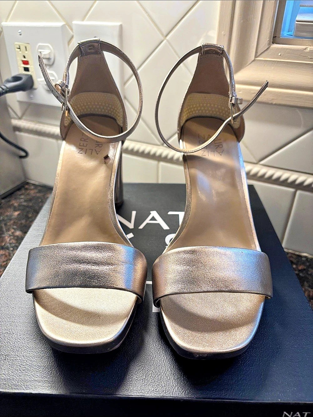 NATURALIZER Joy Light Bronze Metallic Heels in Bronze US 9M Like New